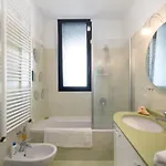 Easy Con Parcheggio Gratuito Collegamento Con La Svizzera *