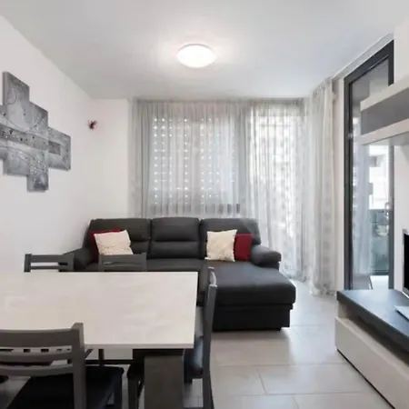 Easy Con Parcheggio Gratuito Collegamento Con La Svizzera