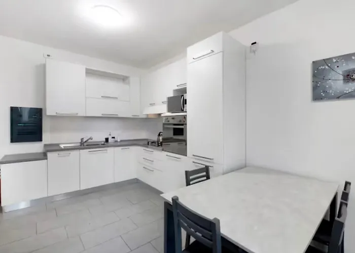 Easy Con Parcheggio Gratuito Collegamento Con La Svizzera * 코모