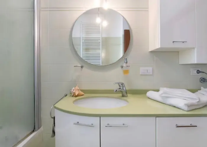 Easy Con Parcheggio Gratuito Collegamento Con La Svizzera