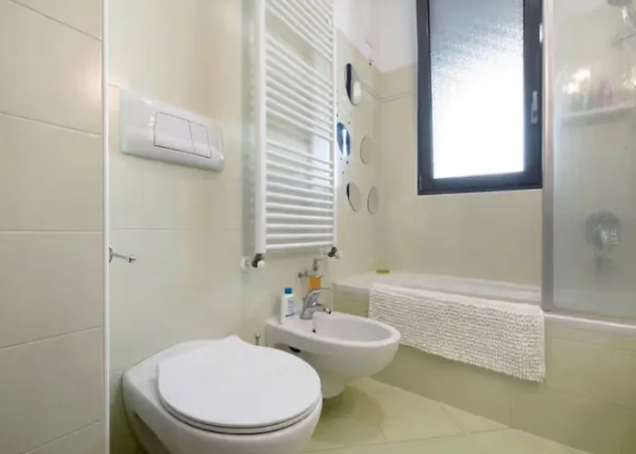 Easy Con Parcheggio Gratuito Collegamento Con La Svizzera 아파트