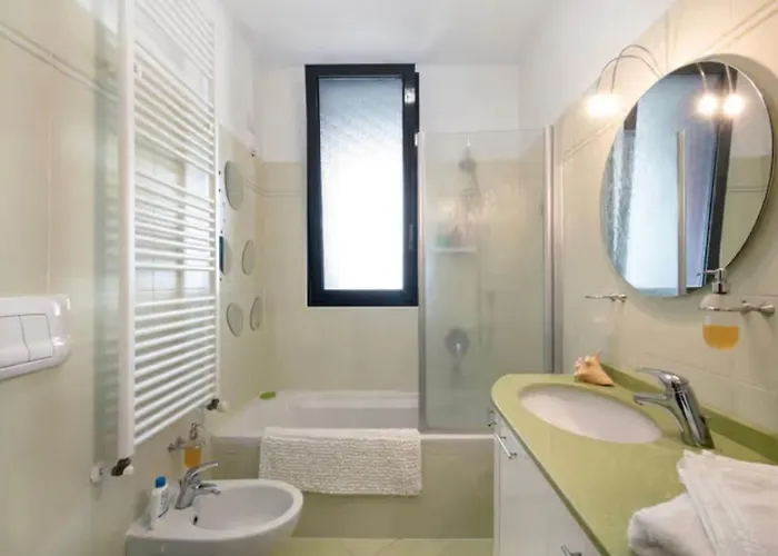 Easy Con Parcheggio Gratuito Collegamento Con La Svizzera