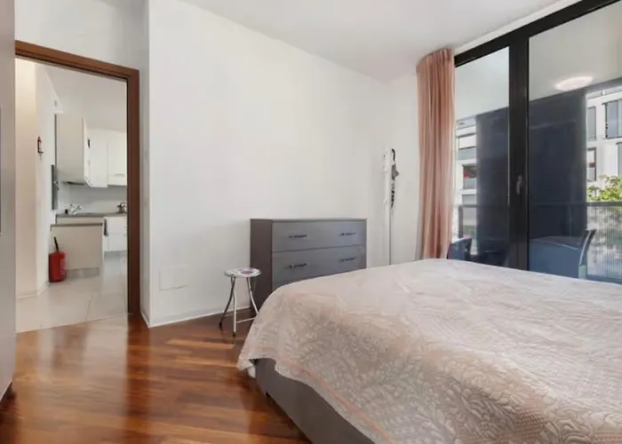 Easy Con Parcheggio Gratuito Collegamento Con La Svizzera