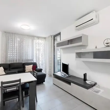 Easy Con Parcheggio Gratuito Collegamento Con La Svizzera アパート