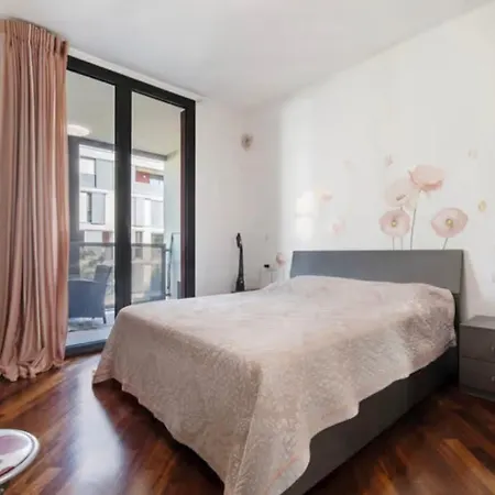 Easy Con Parcheggio Gratuito Collegamento Con La Svizzera Apartamento